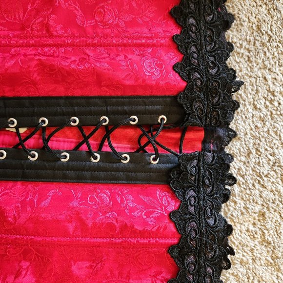 Corset - Picture 7 of 9